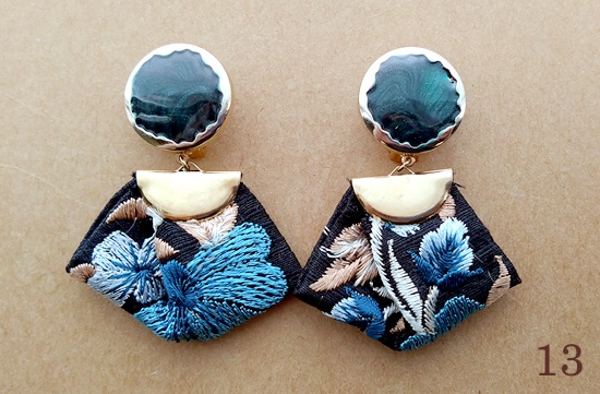 (25/09/09追加)インド刺繍リボンタッセルのイヤリング(バリエーション有)