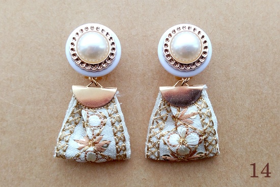 (25/09/09追加)インド刺繍リボンタッセルのイヤリング(バリエーション有)