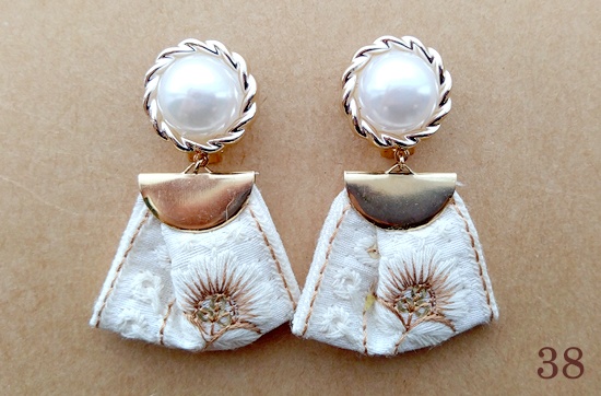 (25/09/09追加)インド刺繍リボンタッセルのイヤリング(バリエーション有)