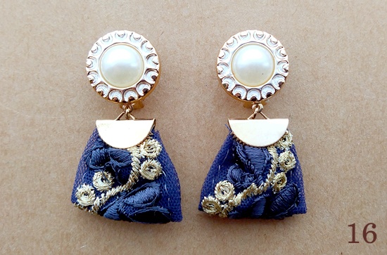 (25/09/09追加)インド刺繍リボンタッセルのイヤリング(バリエーション有)