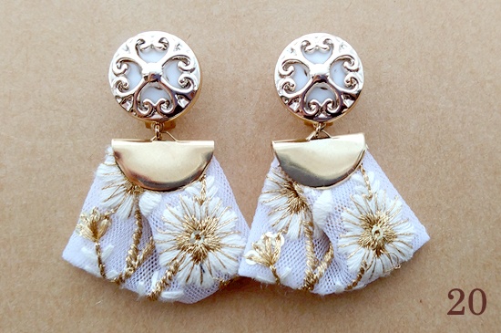 (25/09/09追加)インド刺繍リボンタッセルのイヤリング(バリエーション有)