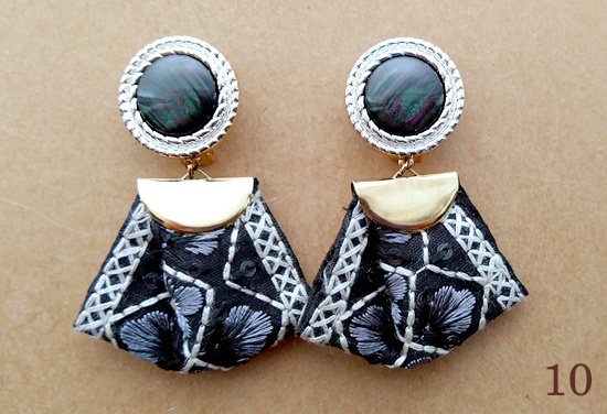 (25/09/09追加)インド刺繍リボンタッセルのイヤリング(バリエーション有)