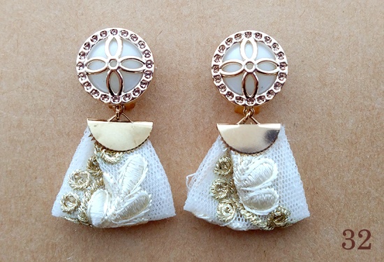 (25/09/09追加)インド刺繍リボンタッセルのイヤリング(バリエーション有)