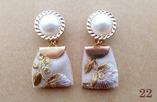 (25/09/09追加)インド刺繍リボンタッセルのイヤリング(バリエーション有)