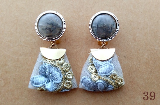 (25/09/09追加)インド刺繍リボンタッセルのイヤリング(バリエーション有)