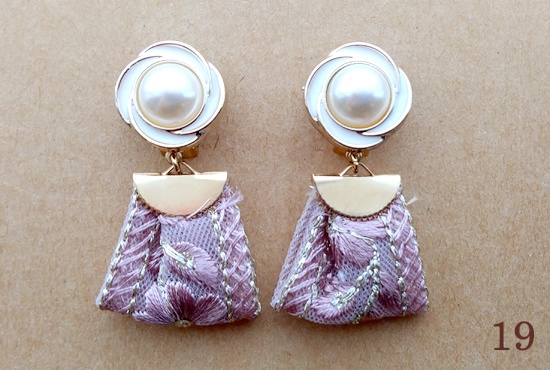 (25/09/09追加)インド刺繍リボンタッセルのイヤリング(バリエーション有)