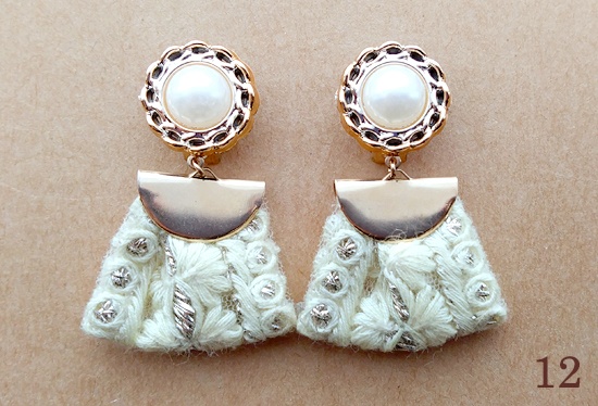 (25/09/09追加)インド刺繍リボンタッセルのイヤリング(バリエーション有)