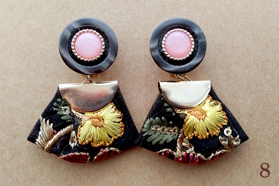 (25/09/09追加)インド刺繍リボンタッセルのイヤリング(バリエーション有)