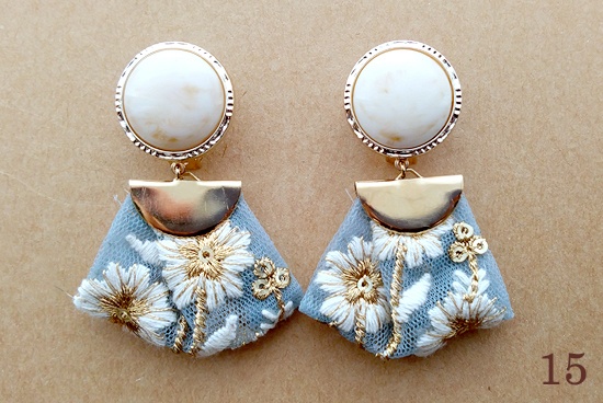 (25/09/09追加)インド刺繍リボンタッセルのイヤリング(バリエーション有)