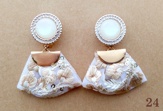 (25/09/09追加)インド刺繍リボンタッセルのイヤリング(バリエーション有)