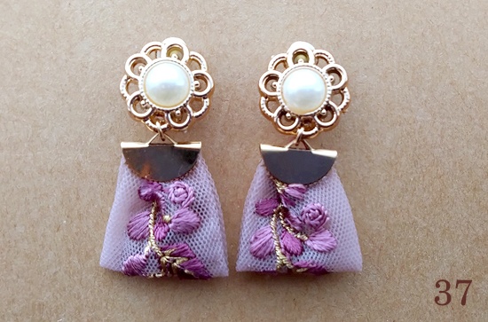 (25/09/09追加)インド刺繍リボンタッセルのイヤリング(バリエーション有)
