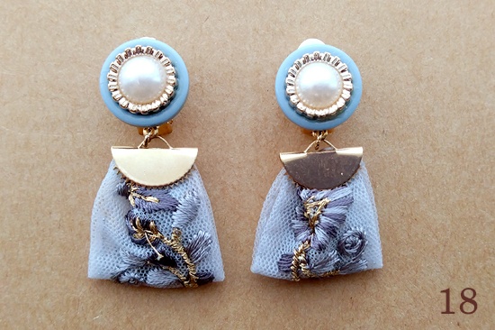 (25/09/09追加)インド刺繍リボンタッセルのイヤリング(バリエーション有)