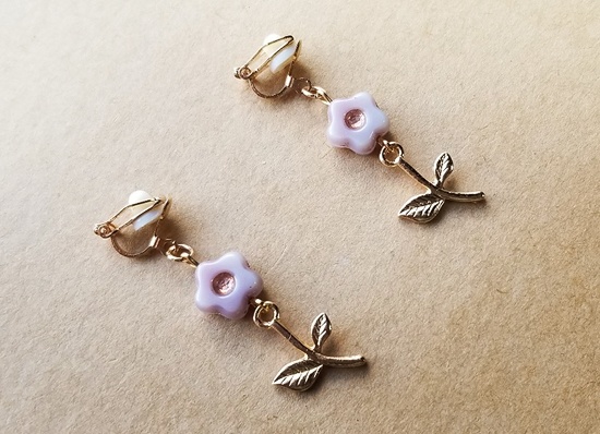 レトロフラワーの一輪イヤリング(バリエーション有)