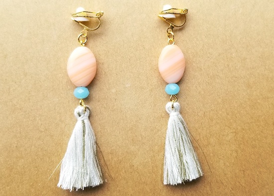 マーブルチェコビーズとタッセルのイヤリング（C）