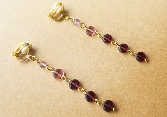 チェコガラスと天然石のグラデーションカラーイヤリング(パープルフローライト)