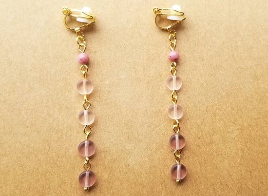 チェコガラスと天然石のグラデーションカラーイヤリング（シリシャスシスト）