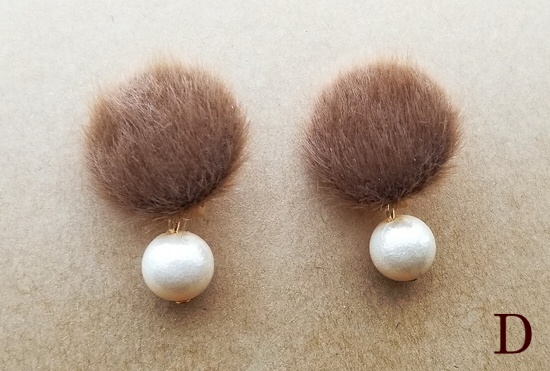 ファーカボションと一粒パールのイヤリング(バリエーション有)