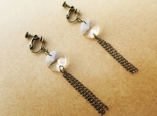 シャンデリアカットのイヤリング