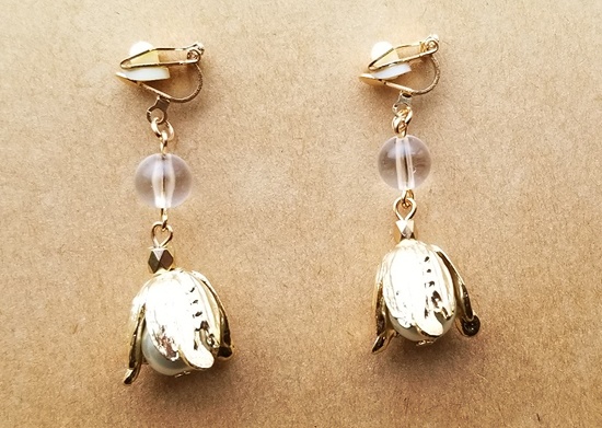 ガラスパールのつぼみイヤリング