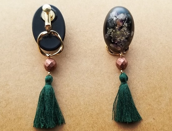 ドライフラワーカボションとタッセルチャームの2wayイヤリング