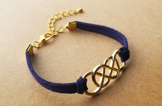 ツイストメタルパーツとスエード紐のブレスレット(バリエーション有)