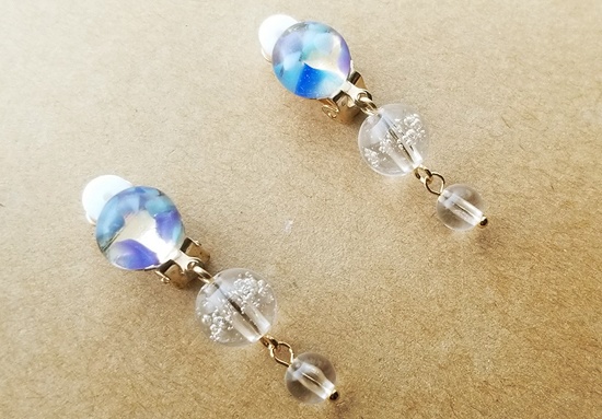 マーブルガラスナギットと泡玉ビーズのイヤリング(紫陽花)