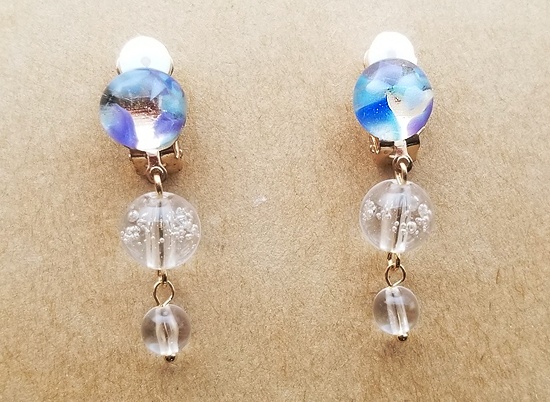 マーブルガラスナギットと泡玉ビーズのイヤリング(紫陽花)