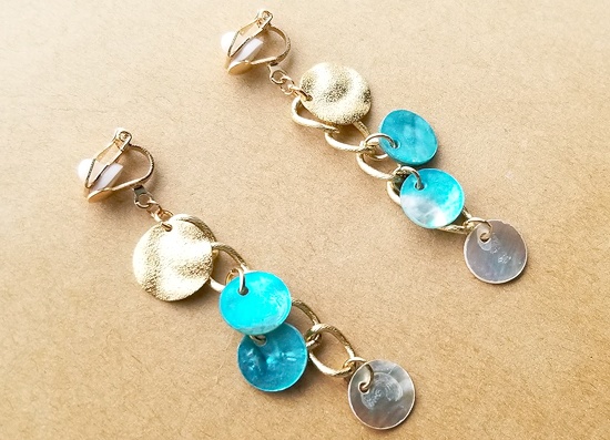 メタル×シェルプレートのイヤリング