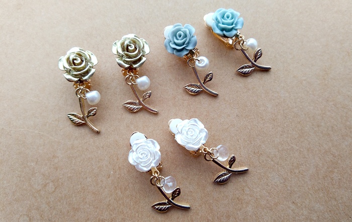 ミニバラと雫のイヤリング（バリエーション有）