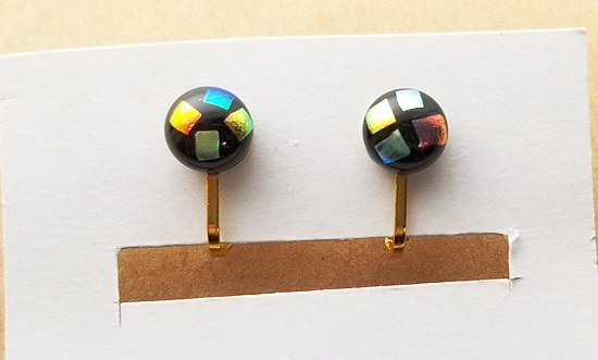 ダイクロガラスカボションのイヤリング