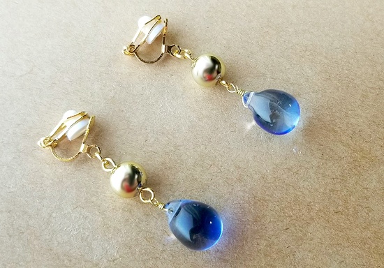 大粒チェコドロップのイヤリング