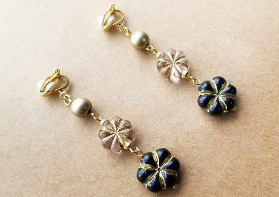 レトロフラワーイヤリング(black)