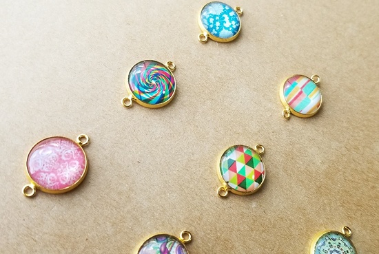 カラフルガラスカボションの革紐ブレスレット(バリエーション有)