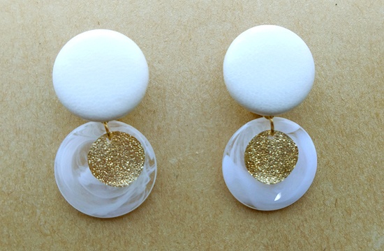 フェイクレザーカボションとマーブル柄アクリルパーツのイヤリング（A）