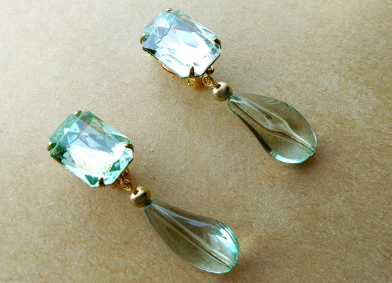 大きなビジューカボションとドロップのイヤリング(B)