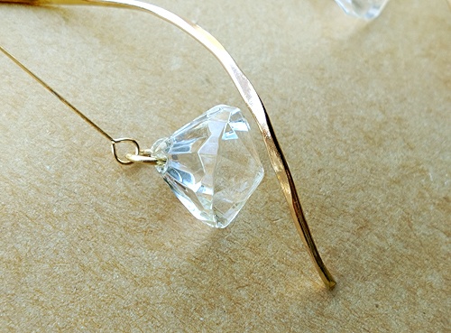 ジェムカットドロップのスイングイヤリング(crystal)