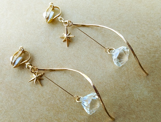 ジェムカットドロップのスイングイヤリング(crystal)