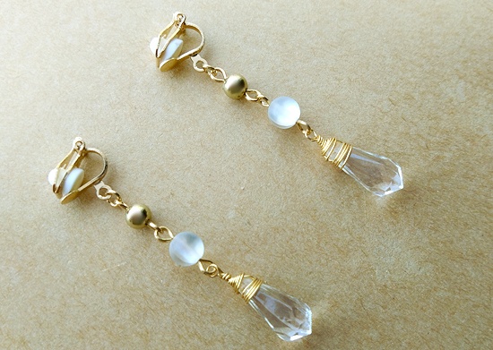 ジェムカットドロップとストーンのイヤリング(crystal)