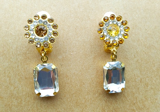 カラフルスパークルカボションとビジューチャームのイヤリング（E）