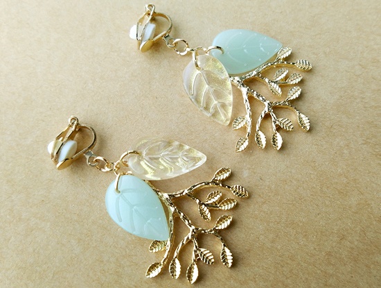 ガラスリーフとメタルツリーのイヤリング(C)