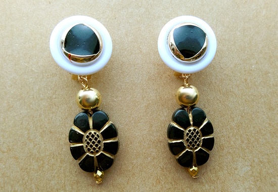 リメイクボタンのイヤリング（D）