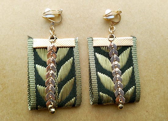 ビッグリボンのイヤリング（black）