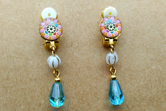 カラフルタイルカボションとガラスビーズのイヤリング(B)