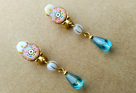 カラフルタイルカボションとガラスビーズのイヤリング(B)