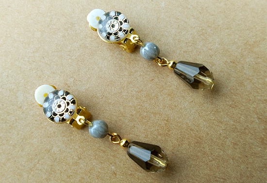 カラフルタイルカボションとガラスビーズのイヤリング(F)