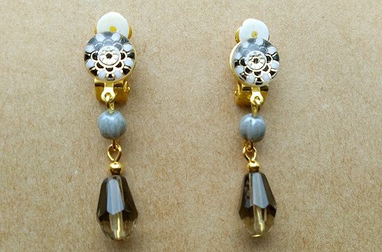 カラフルタイルカボションとガラスビーズのイヤリング（F）