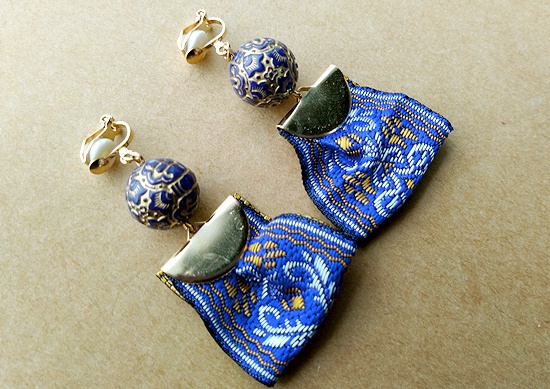 オリエンタルビーズとリボンタッセルのイヤリング(F)