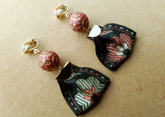 オリエンタルビーズとリボンタッセルのイヤリング(G)