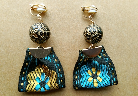 オリエンタルビーズとリボンタッセルのイヤリング（H）