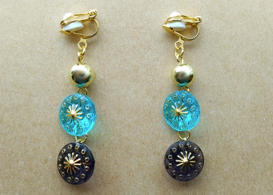 クリアボタンのイヤリング（B）